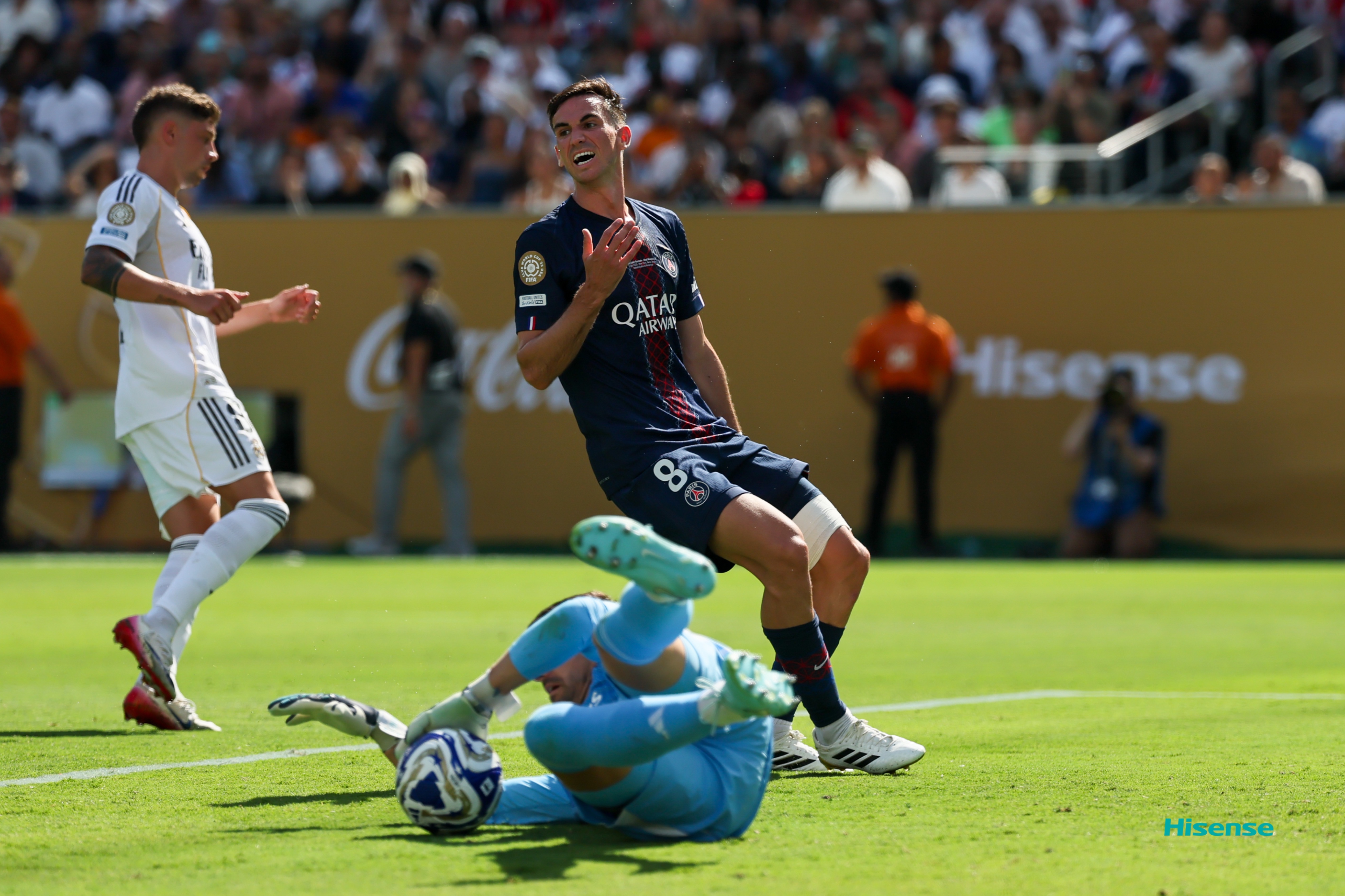 kaiyun-赛后体能课后，巴塞罗那防线松动备战意甲，引发热议，球队文化再被提及(巴塞罗那近最比赛视频)