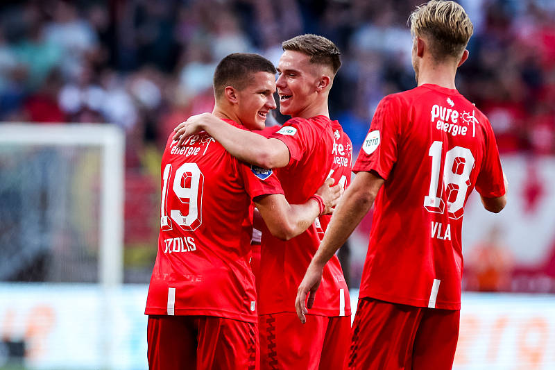 开云平台-今晚浙江队临场应变罗马完成体检备战法国杯，现场解说直呼：西汉姆围绕荷甲单刀错失(荷甲2024至2025积分榜)